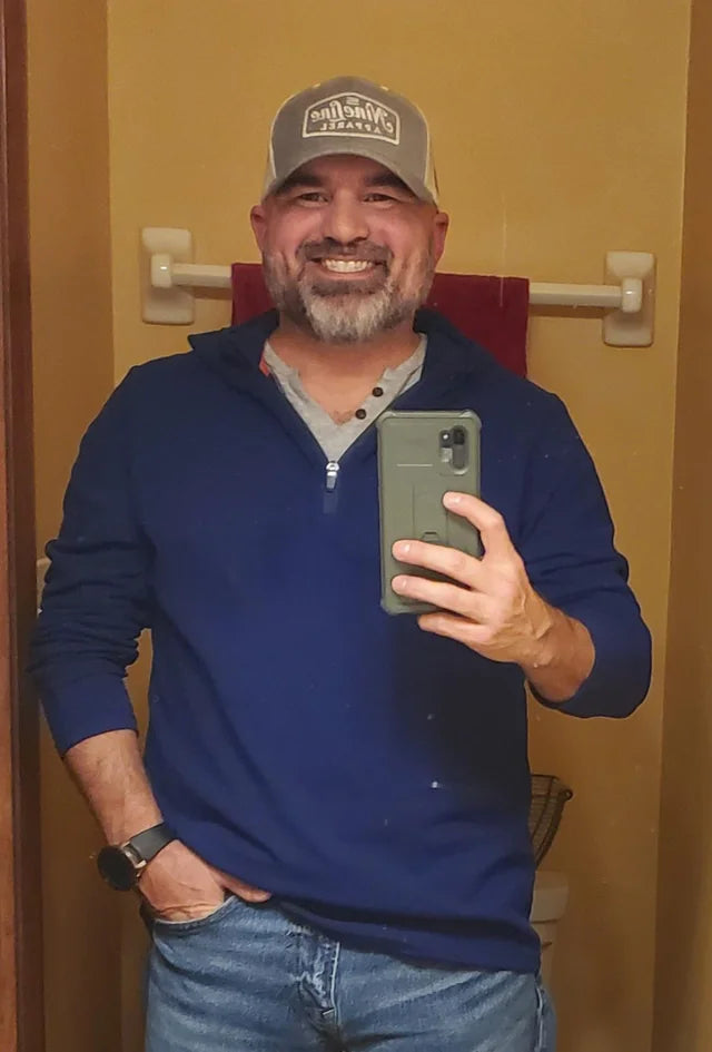 files/45m-just-a-average-dad-selfie-v0-q11dc6all93e1.webp